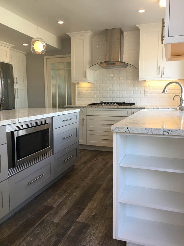 Kitchen Design with Farmhouse Sink and White Cabinetry