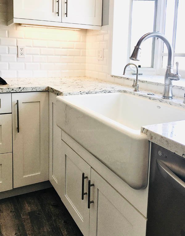 Kitchen Design with Farmhouse Sink and White Cabinetry